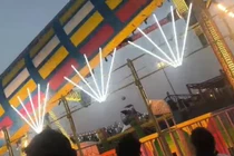 Xích đu khổng lồ gãy sập ở Ấn Độ, nhiều người thương vong