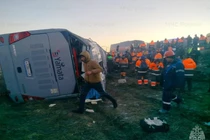 Lật xe buýt ở Nga, 11 người thương vong