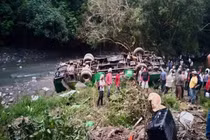 Lật xe buýt ở Mexico, hơn 40 người thương vong