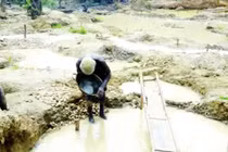 Nhóm vũ trang xông vào khu mỏ, sát hại nhiều người