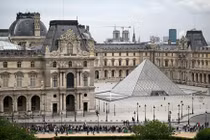 Giám đốc Bảo tàng Louvre đề xuất tăng cường an ninh sau vụ trộm