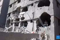 Cảnh tan hoang ở thủ đô Yemen sau cuộc không kích của Israel