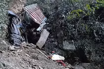 Xe tải lao xuống vực sâu ở Ấn Độ, hơn 20 công nhân tử vong