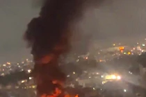 Cháy kho phế liệu trong khu dân cư ở Bình Hưng Hòa, người dân hoảng loạn