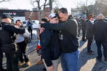 Danh tính kẻ xả súng tại sân vận động ở Mỹ