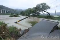 Mưa lớn khiến 4 người chết, hàng nghìn người sơ tán ở Hàn