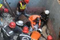 Nổ khí gas làm sập chung cư ở Pakistan, nhiều người tử vong