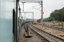 Tàu hỏa đâm trúng nhóm công nhân đường sắt, 4 người tử vong