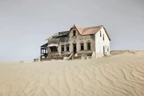 Cảnh kinh ngạc bên trong thị trấn 'ma' từng là mỏ kim cương