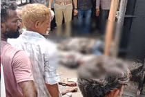 Thùng container rơi xuống đường trúng xe máy, 3 thanh niên tử vong