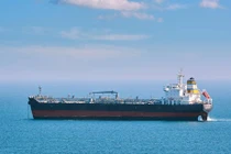 Tàu chở dầu hướng tới Nga bị tấn công trên Biển Đen