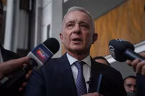 Điều ít biết về cựu Tổng thống Colombia bị quản thúc tại gia