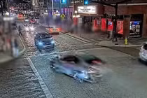 Lao xe vào quán bar ở Mỹ, 15 người thương vong