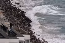 Chile sơ tán 1,4 triệu người trước nguy cơ sóng thần