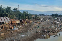 Cảnh tan hoang ở Philippines sau bão Kalmaegi