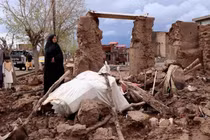 Nhà sập vì mưa lũ, gia đình 5 người tử vong