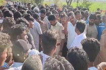 Ngã khỏi xe buýt trường học, bé trai 4 tuổi tử vong