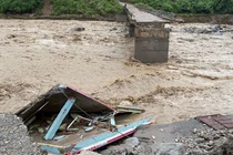 Mưa lớn gây lũ lụt và lở đất ở Nepal, 43 người thiệt mạng