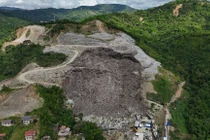 Hiện trường vụ sập núi rác ở Philippines, nhiều người thương vong