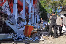 Hình ảnh về trận động đất gây sóng thần ở Indonesia