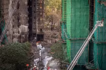 Thêm 8 người bị bắt giữ sau thảm kịch cháy chung cư ở Hong Kong