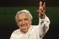 Chân dung "Tổng thống nghèo nhất thế giới" vừa qua đời