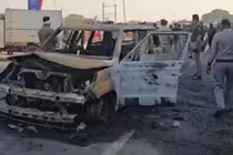 Xe cứu thương bất ngờ bốc cháy, 4 người tử vong