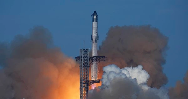 Sững sờ khoảnh khắc SpaceX của tỷ phú Musk "ngậm ngùi" mất tàu vũ trụ