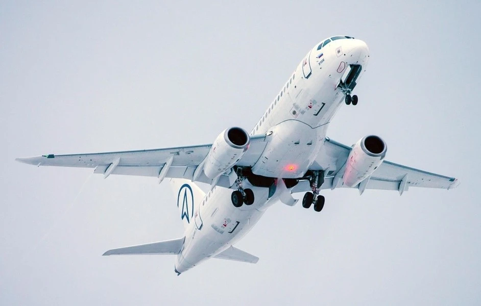 Máy bay SJ-100 của Nga vừa tạo nên kỳ tích có gì đặc biệt? 