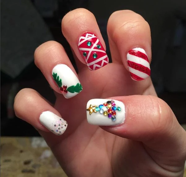 Mốt sơn móng tay phong cách Noel hot nhất hiện nay