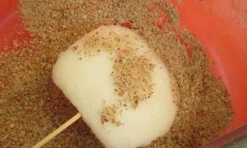 Thưởng thức đặc sản bánh lơ khoái của người Mông