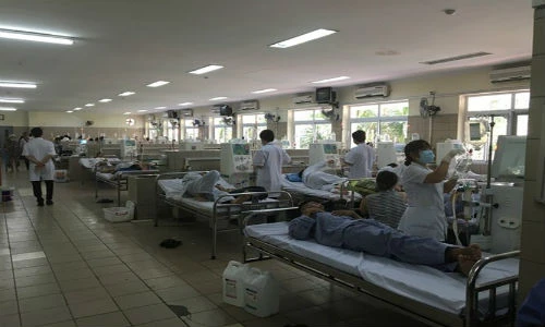 18 bệnh nhân chạy thận sốc phản vệ: "Zoom" ca chạy thận ở BV Bạch Mai