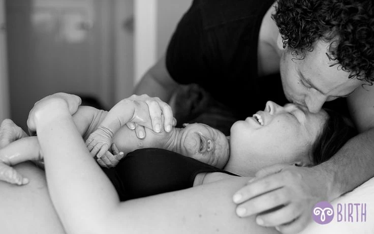 Khoảnh khắc em bé chào đời ngọt ngào khó tả