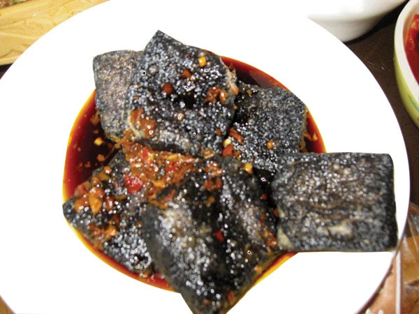 Ghê người đặc sản đậu phụ thối Trung Quốc