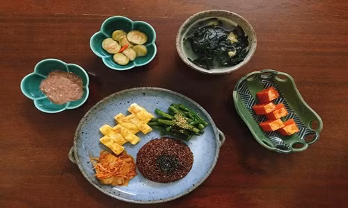 Mâm cơm một mình vừa ngon vừa đẹp của gái đảm