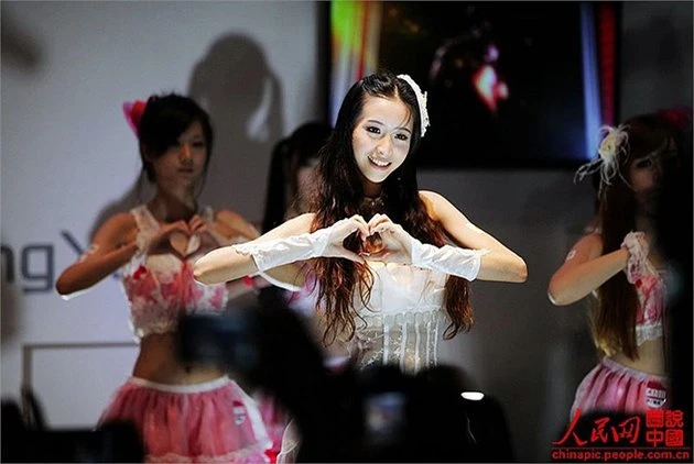 Hậu trường nghề người mẫu Trung Quốc