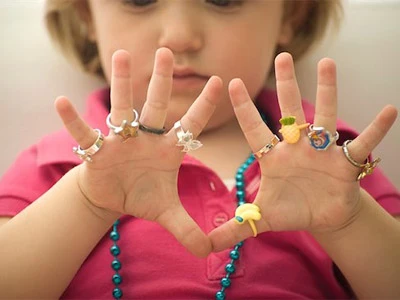 5 lưu ý khi đeo trang sức cho bé ngày Tết