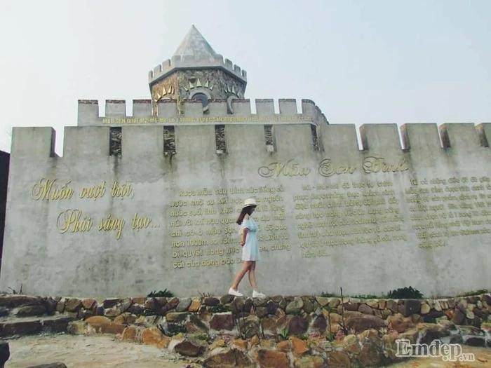 Ma mị những tòa lâu đài cổ trên đỉnh Mẫu Sơn