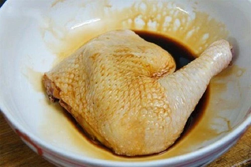 Nướng gà bằng nồi cơm điện béo ngậy, thơm lừng