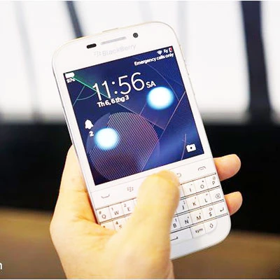 Cận cảnh đập hộp Blackberry Classic phiên bản trắng