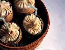 Choáng váng với món bánh bao nước ăn bằng ống hút