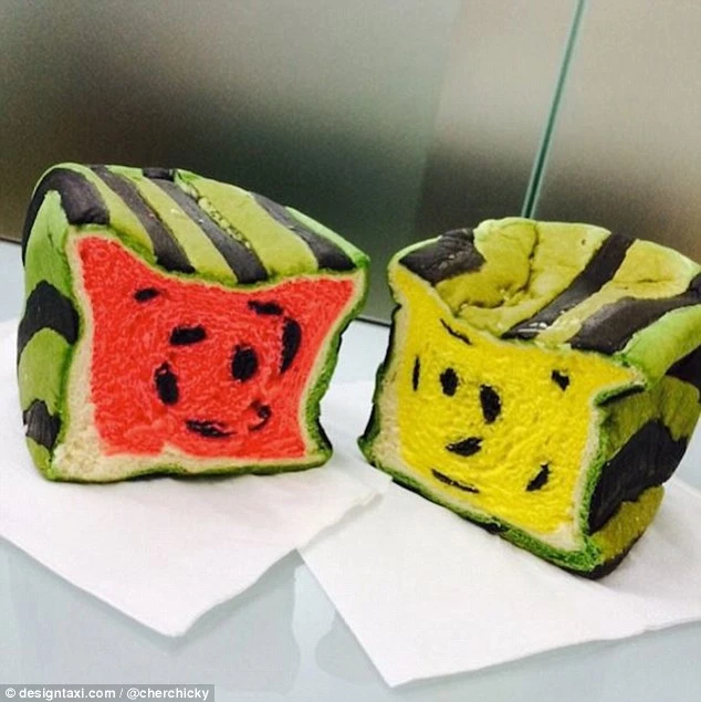 Bánh mì dưa hấu cực lạ khiến trẻ khó nhịn thèm