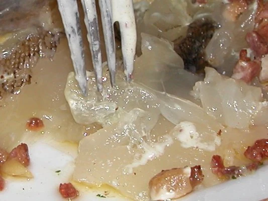 Món ngon kinh dị: cá tuyết phân hủy bốc mùi 