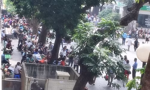 Thời tiết thất thường, bệnh nhân xếp hàng nhập viện 