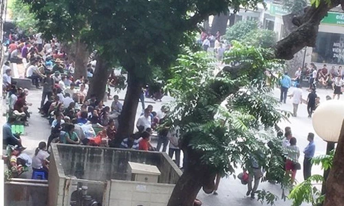 Thời tiết thất thường, bệnh nhân xếp hàng nhập viện