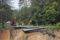 Hiện trường đèo Mimosa đứt gãy, giao thông tê liệt hoàn toàn 