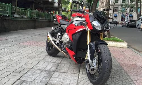 Dân chơi Việt chi 267 triệu độ “xế nổ” BMW S1000R