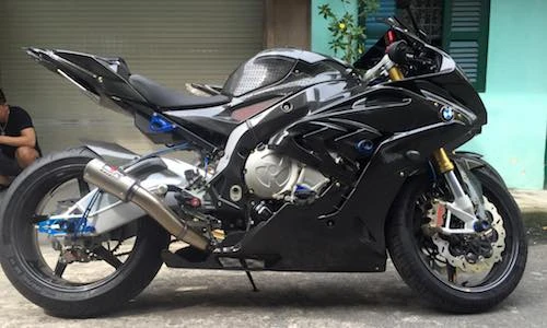 Siêu môtô BMW S1000RR độ full carbon khủng nhất VN