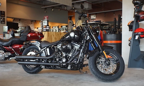 Harley-Davidson Slim S 2016 giá gần 1 tỷ tại Việt Nam