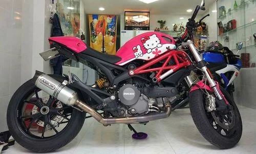 Ducati Monster 796 độ Hello Kitty “siêu cute” tại Việt Nam